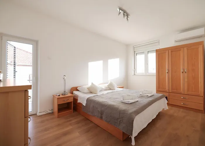 Family & Groups Daire