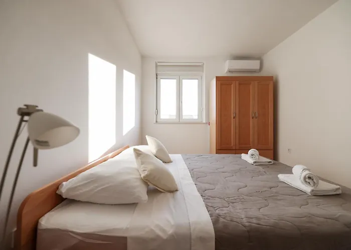 Family & Groups * Zára