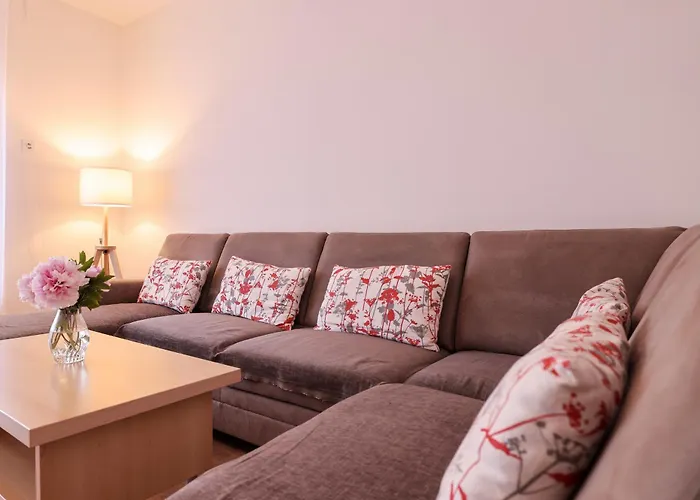 Family & Groups Zára