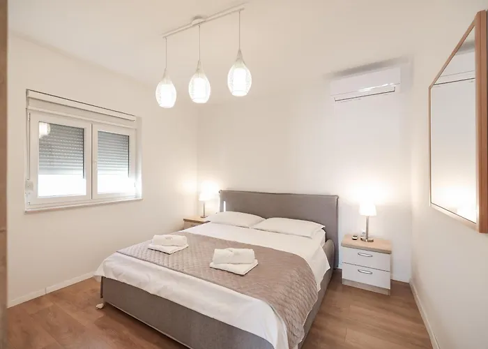 Family & Groups Zára