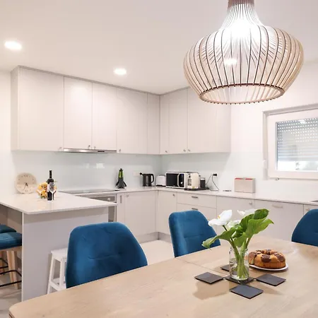 Family & Groups Apartment Zadar