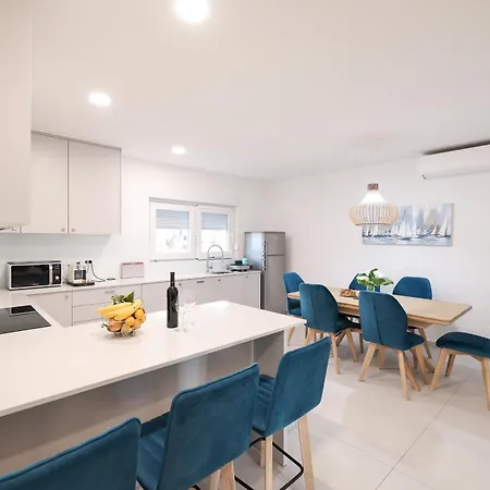 Апартаменты Family & Groups Задар